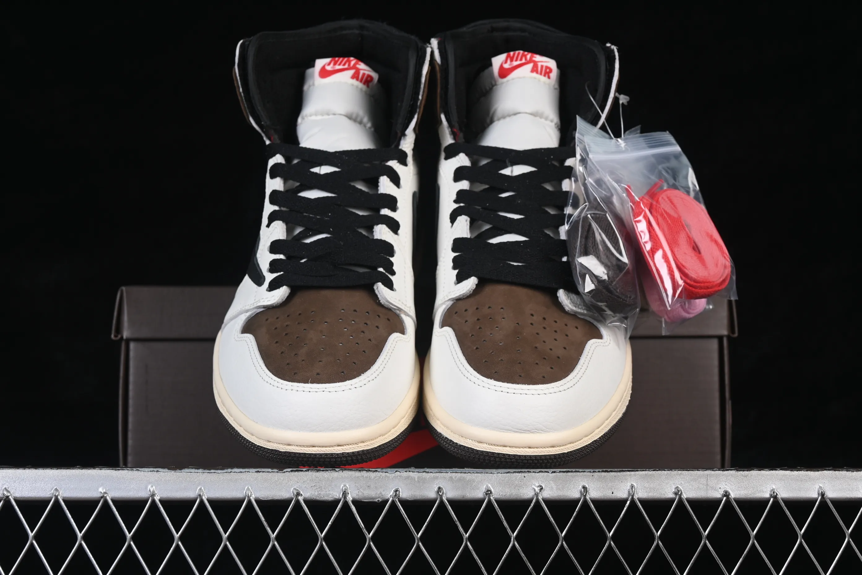 All categories Air Jordan Jordan series basketball shoes Air Jordan 1 High W version Travis Scott x Air Jordan 1 High OG AJ1 anti-hook high-top basketball shoes CD4487-001